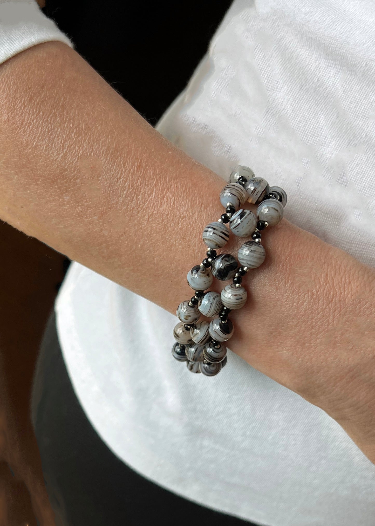 black & white banded agate gemstone bracelet