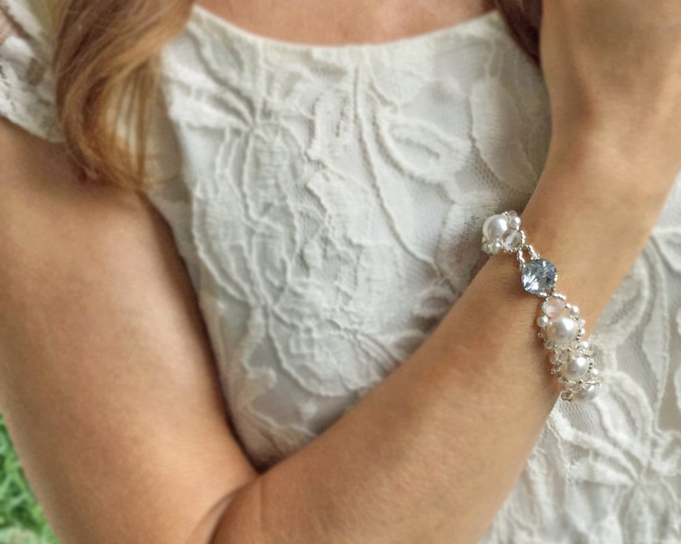 modern white pearl wedding bracelet . large white pearl wedding bracelet . elegant white pearl bridal bracelet . white and silver . bride