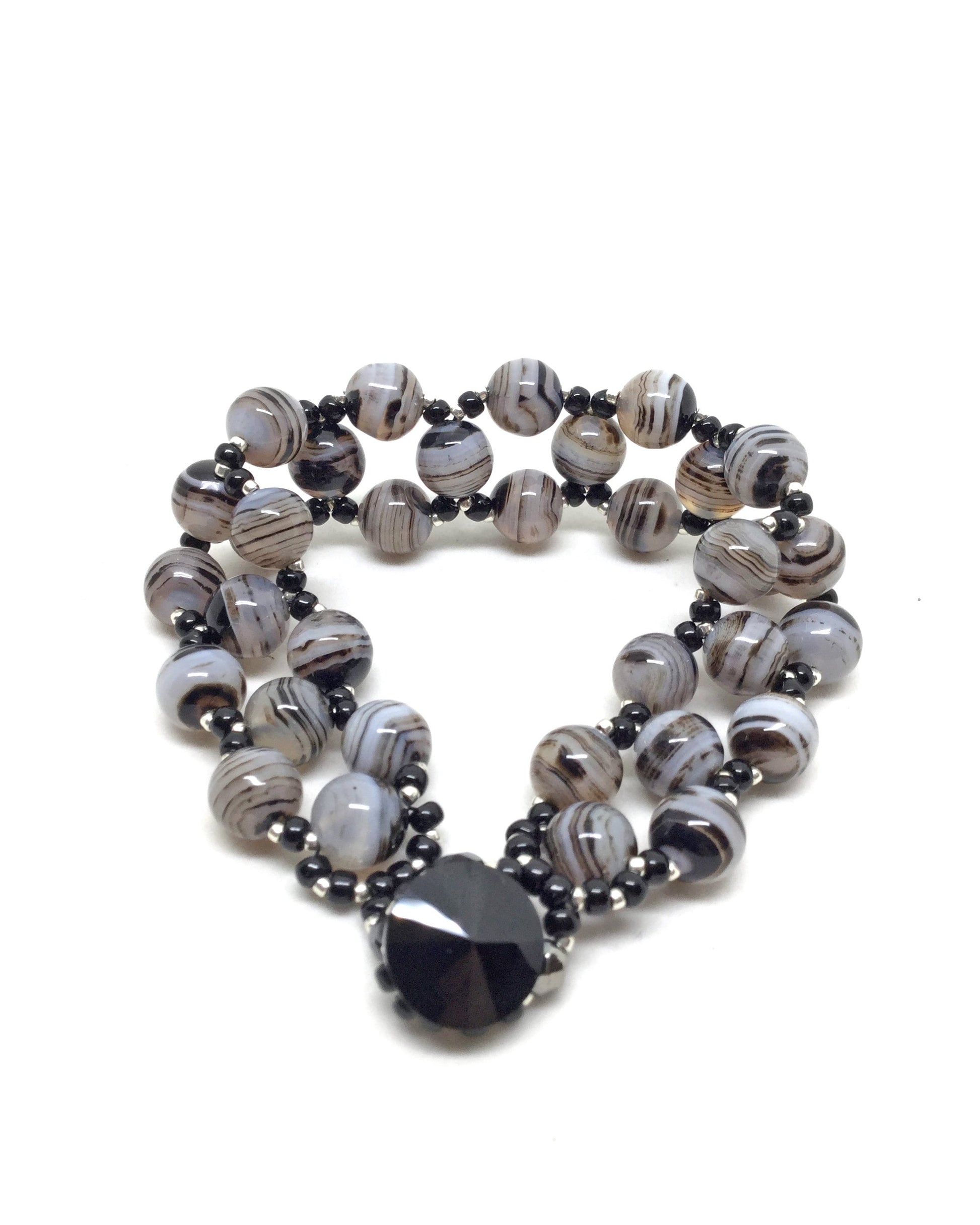 black & white banded agate gemstone bracelet . gemstone bracelet . nickel free jewelry . striped agate bracelet . agate jewelry . ooak