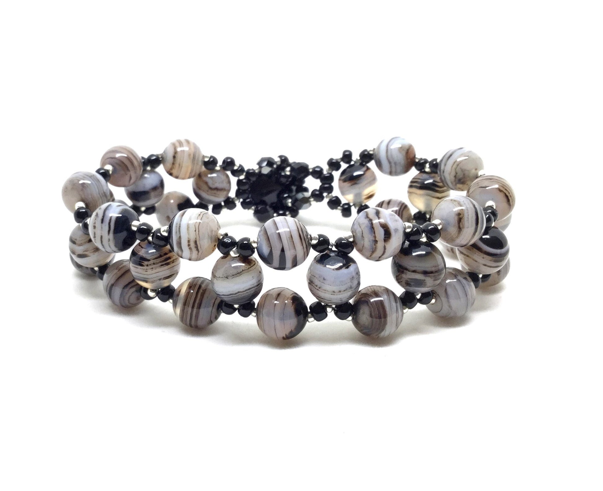 black & white banded agate gemstone bracelet . gemstone bracelet . nickel free jewelry . striped agate bracelet . agate jewelry . ooak